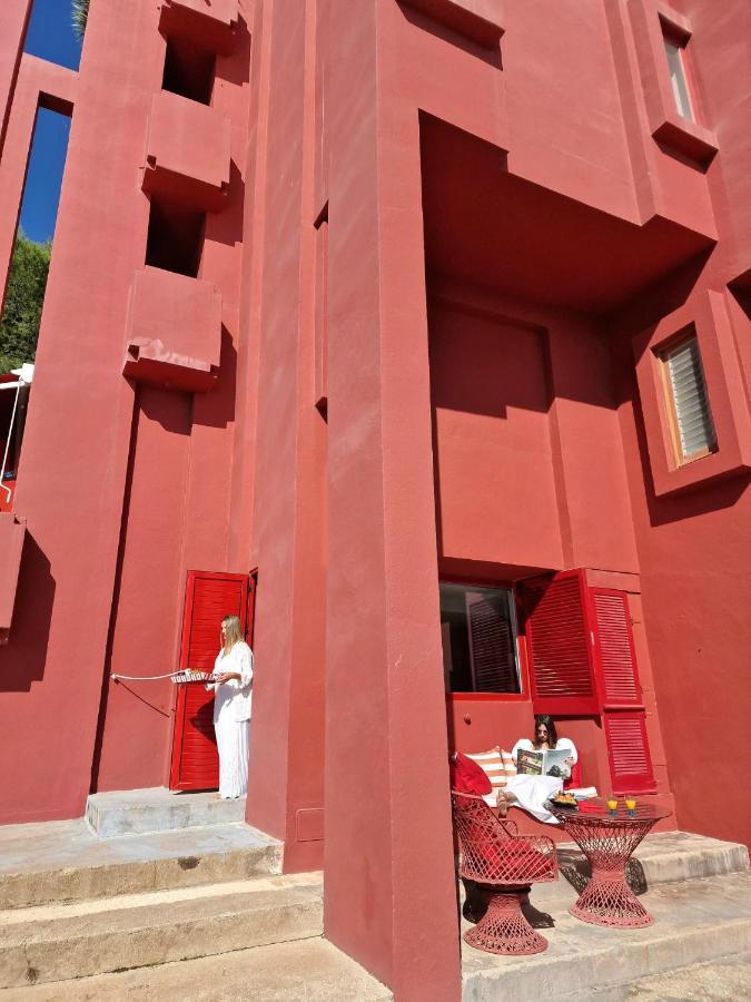 La Muralla Roja Calpe Bagian luar foto
