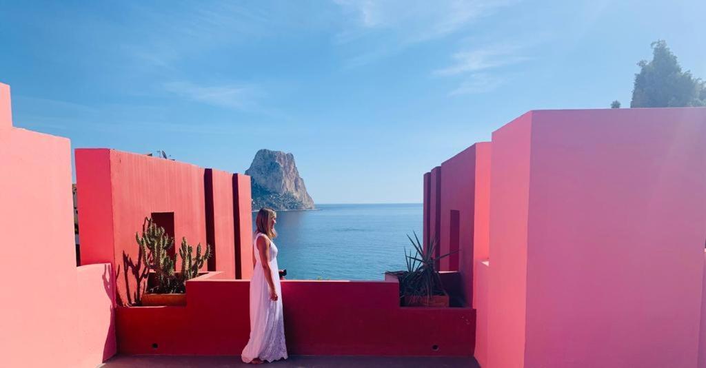 La Muralla Roja Calpe Bagian luar foto