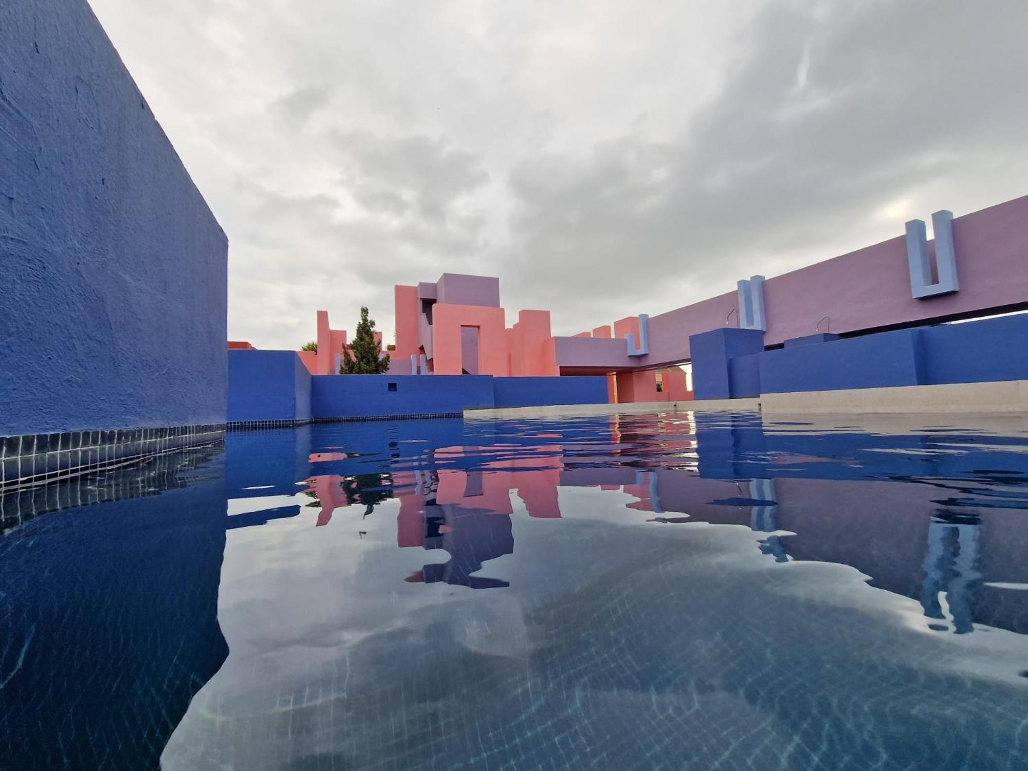 La Muralla Roja Calpe Bagian luar foto