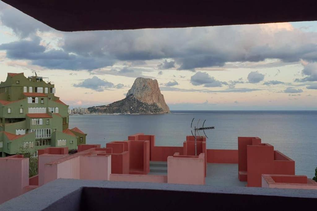La Muralla Roja Calpe Bagian luar foto