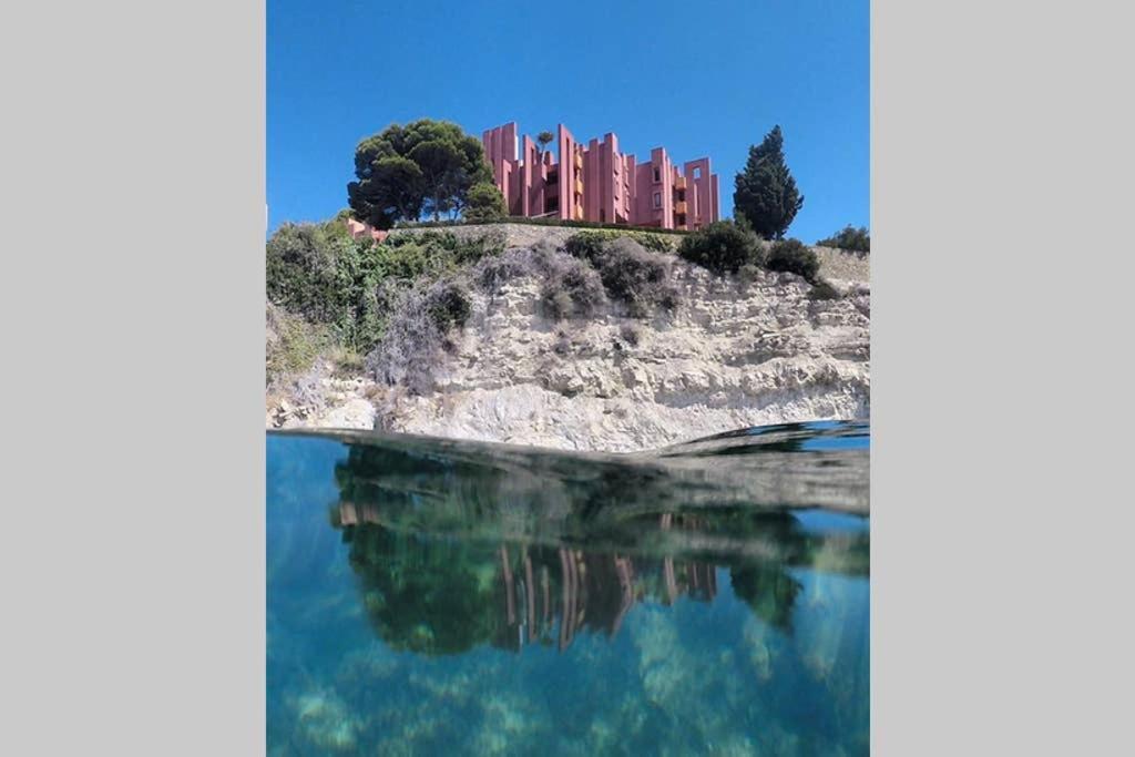 La Muralla Roja Calpe Bagian luar foto
