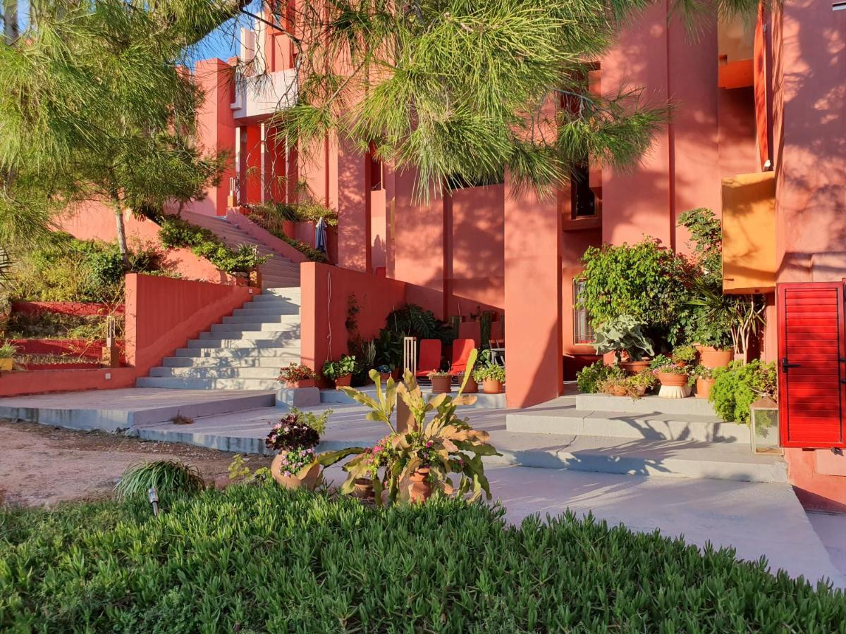 La Muralla Roja Calpe Bagian luar foto